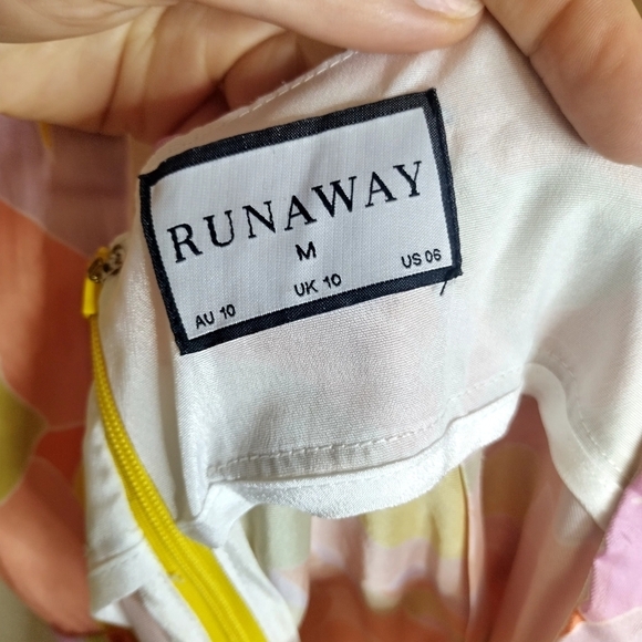 RUNAWAY THE LABEL MINDY MIDI DRESS in Sage Sz M - Picture 6 of 13